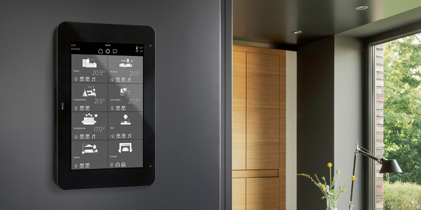 JUNG Smart Panel 8 bei Robin Hartmann Elektrotechnik GmbH in Usingen